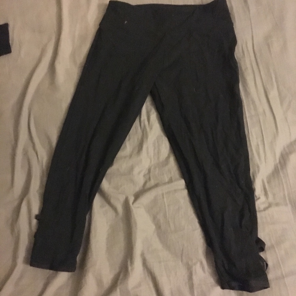 Black crop leggings